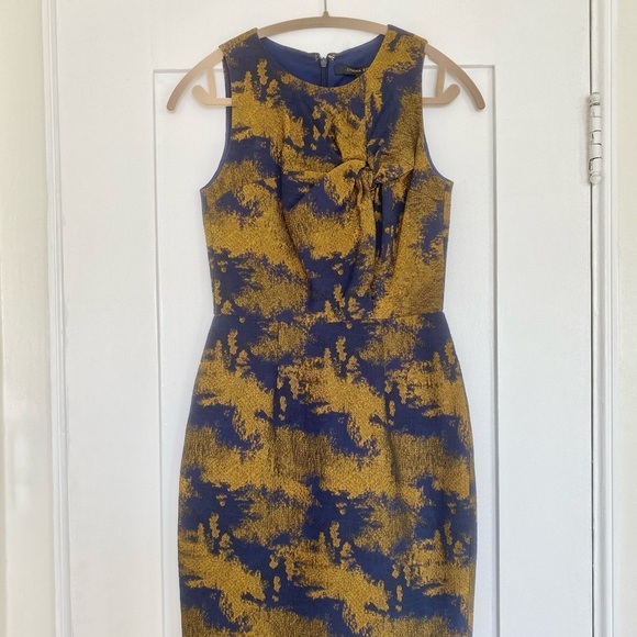 EUC Cynthia Steffe Shift Dress with Knot Detail - Picture 2 of 8